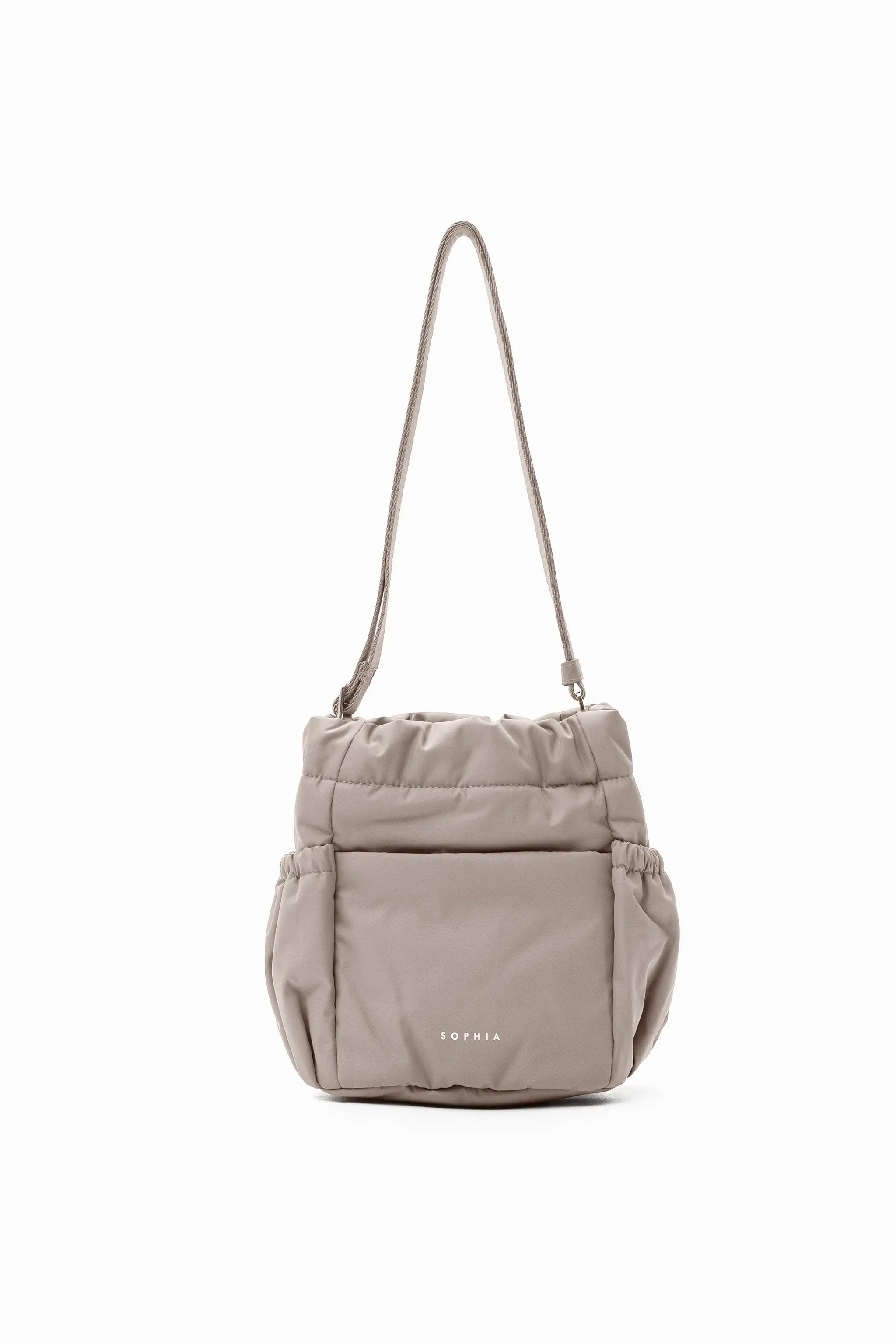 COSY LUXE BUCKET BAG IN TAUPE 