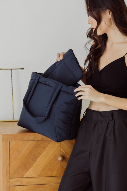 COSY PUFFY TOTE BAG IN MIDNIGHT