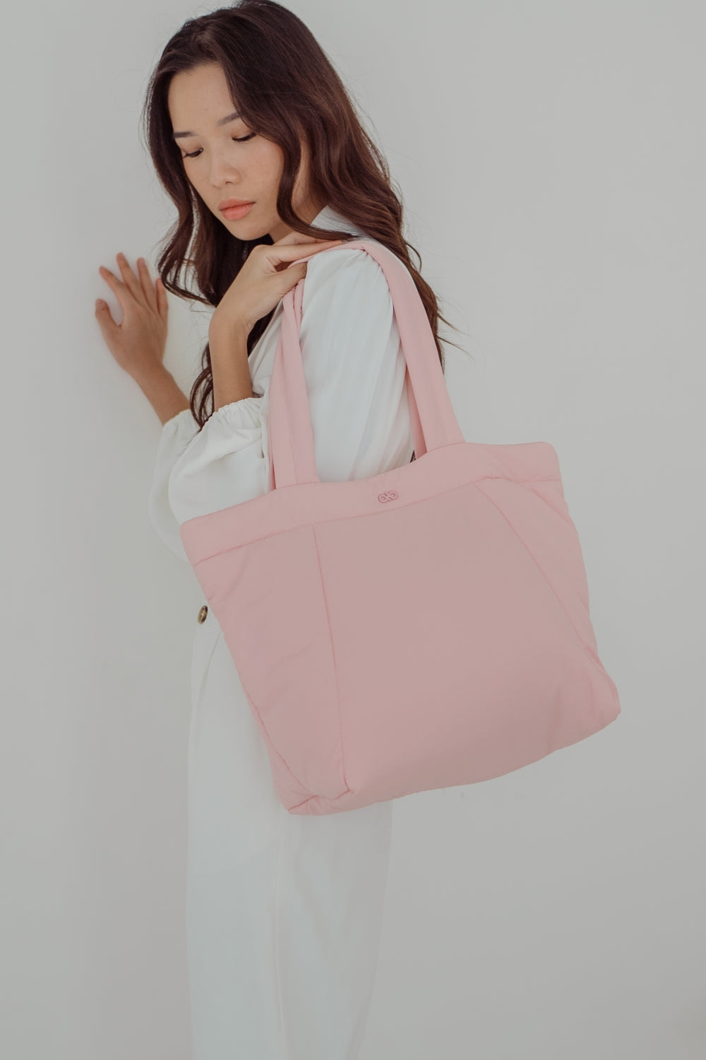 [BACKORDER] COSY PUFFY TOTE BAG IN PEONY - END OCT 2023 ARRIVAL