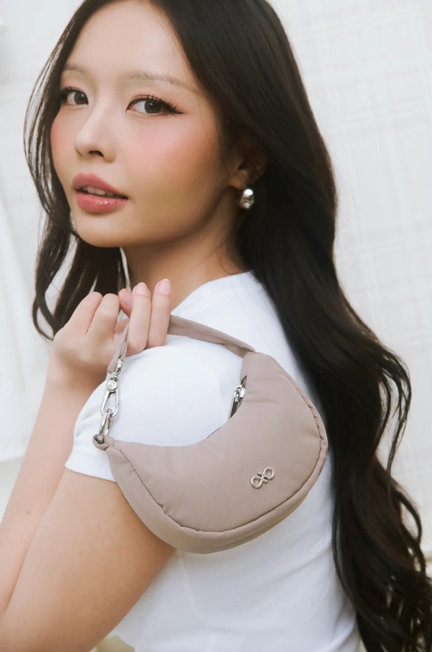 NANO POUCH IN TAUPE 