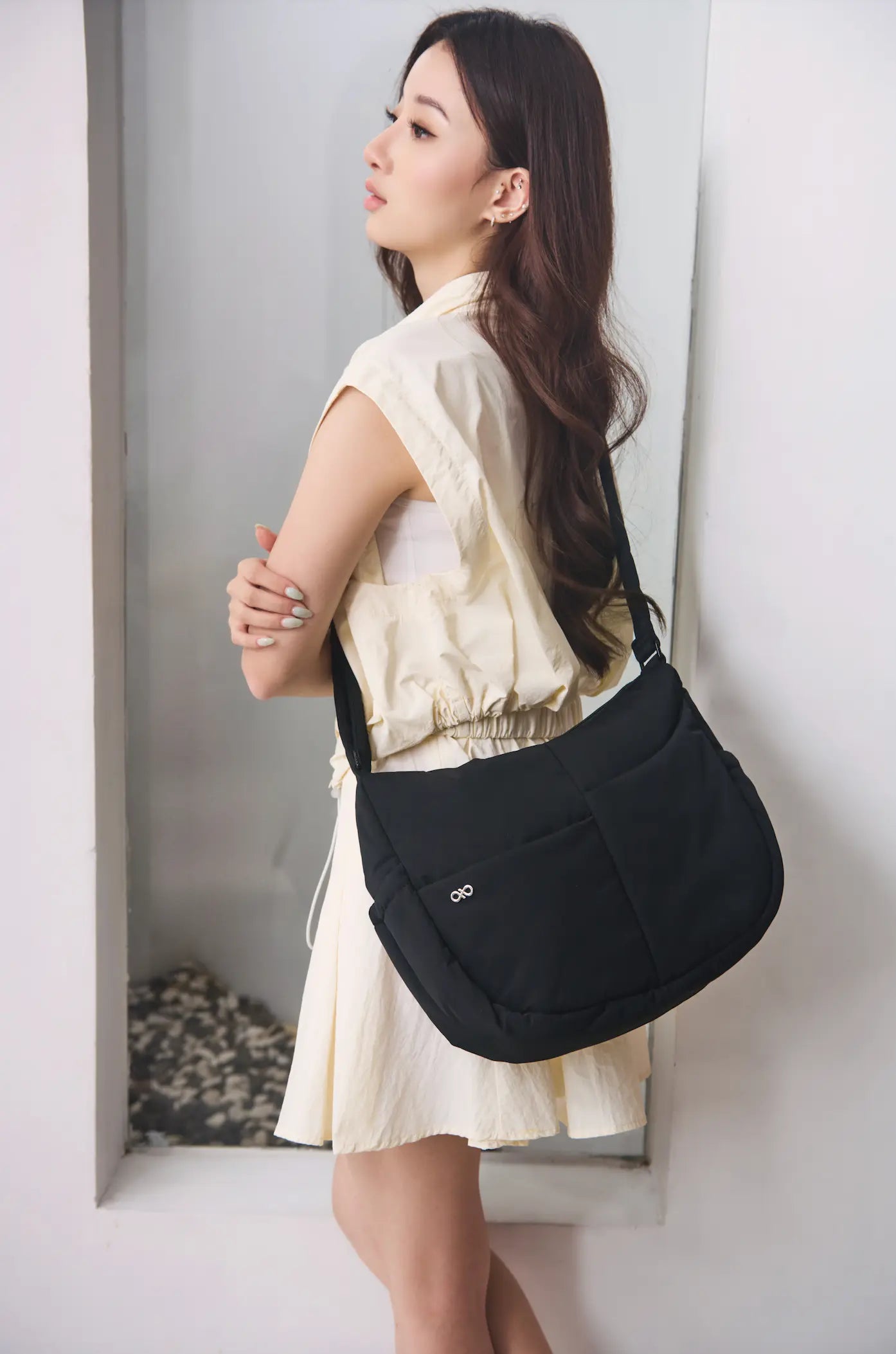 SIGNATURE POCKET CROSSBODY BAG 2.0 IN POSH JET BLACK 