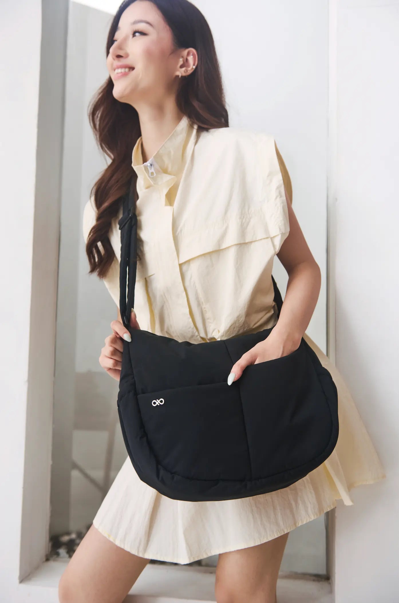 SIGNATURE POCKET CROSSBODY BAG 2.0 IN POSH JET BLACK 