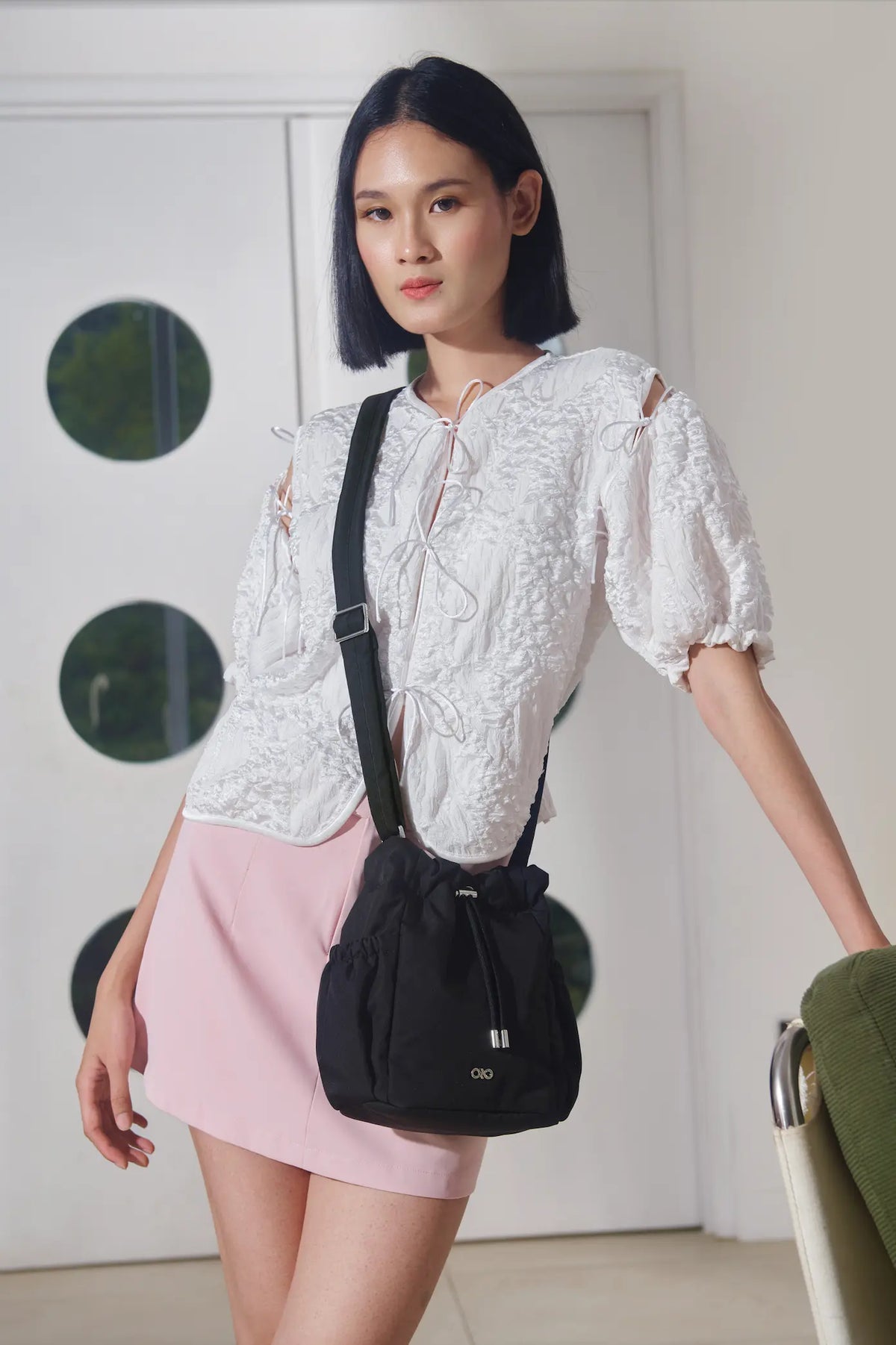 MINI COSY LUXE BUCKET BAG IN JET BLACK 