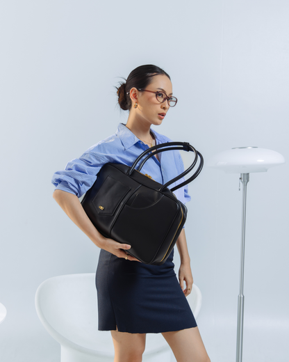 SIGNATURE POCKET L REI TOTE BAG IN BLACK