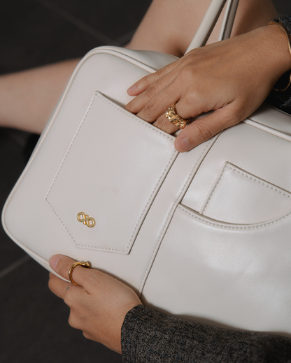 SIGNATURE POCKET M REI TOTE BAG IN CHALK