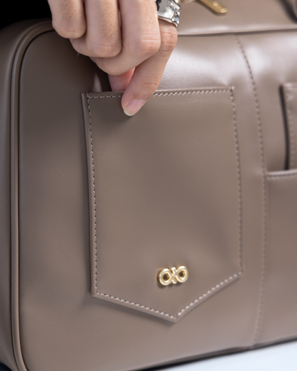 SIGNATURE POCKET M REI TOTE BAG IN TAUPE