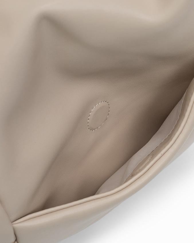 SIGNATURE POCKET SLOUCHY HOBO IN CHALK