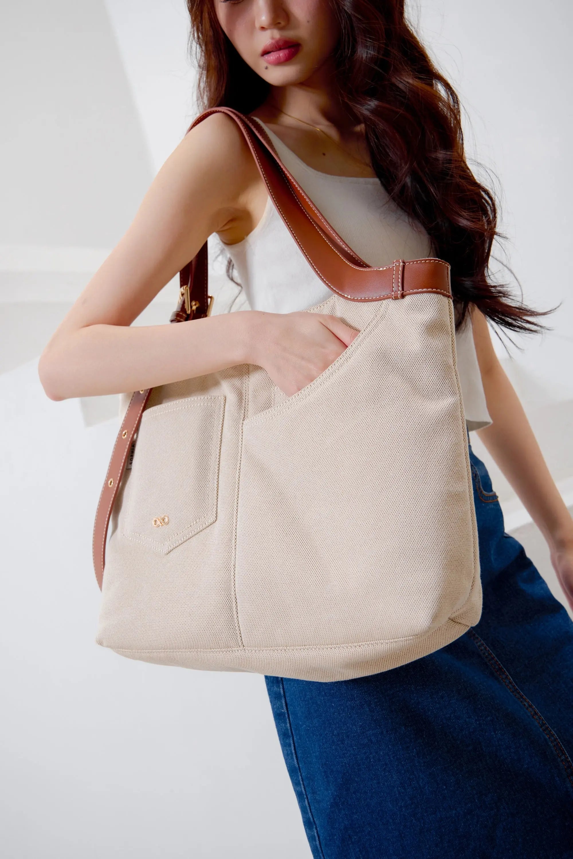 CALLY CANVAS SIGNATURE POCKET TOTE BAG - The Sophia Label