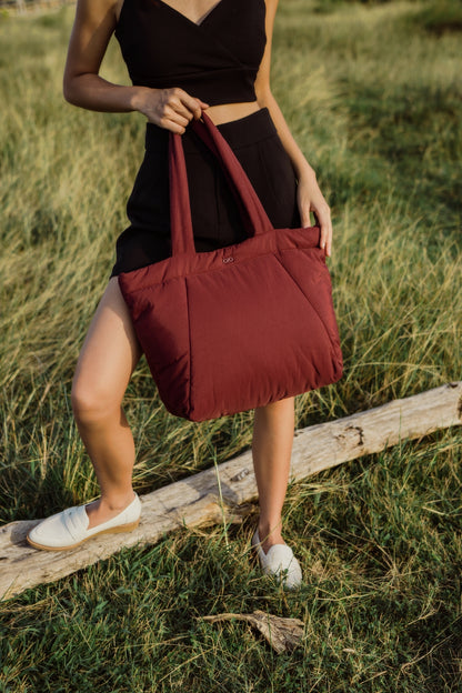 COSY PUFFY TOTE BAG IN WINE