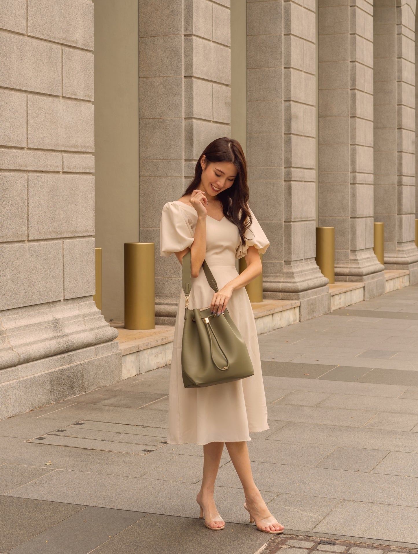 REINA MAGIC BUCKET BAG IN OLIVE