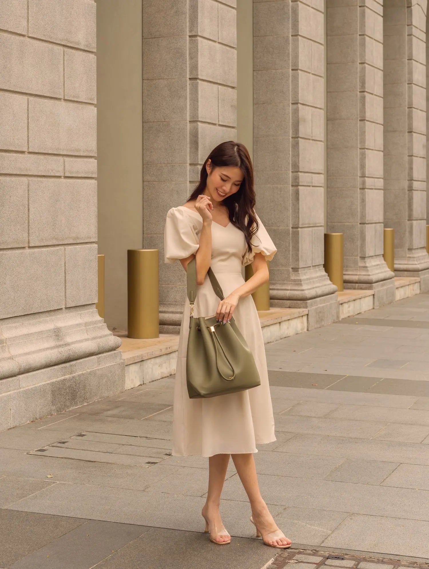 REINA MAGIC BUCKET BAG IN OLIVE